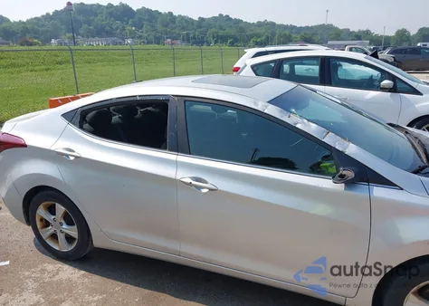 2016 Hyundai Elantra Value Edition z USA, uszkodzony, nr VIN 5NPDH4AEXGH738588